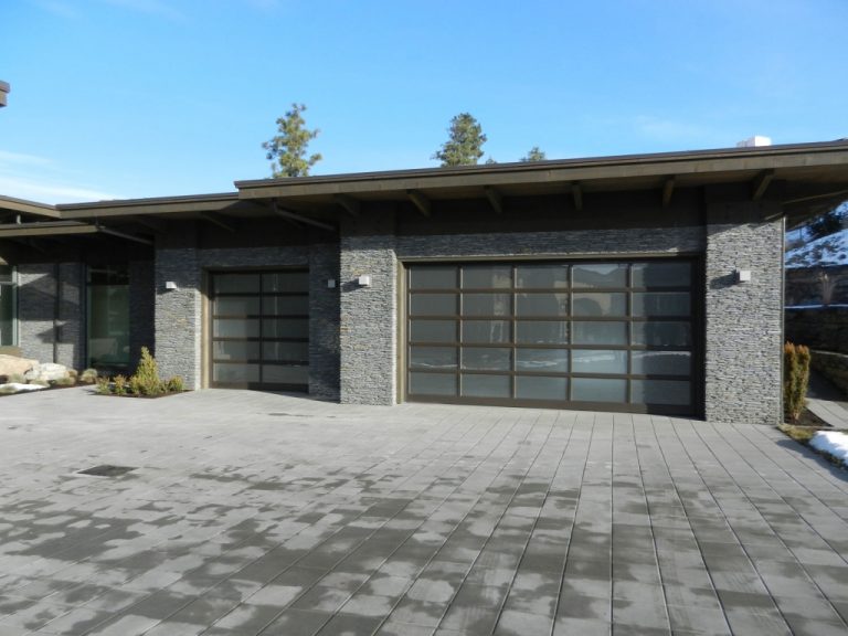 legacy_garage_doors_kelowna_aluminum_esteem_with_frosted_tinted_glass5
