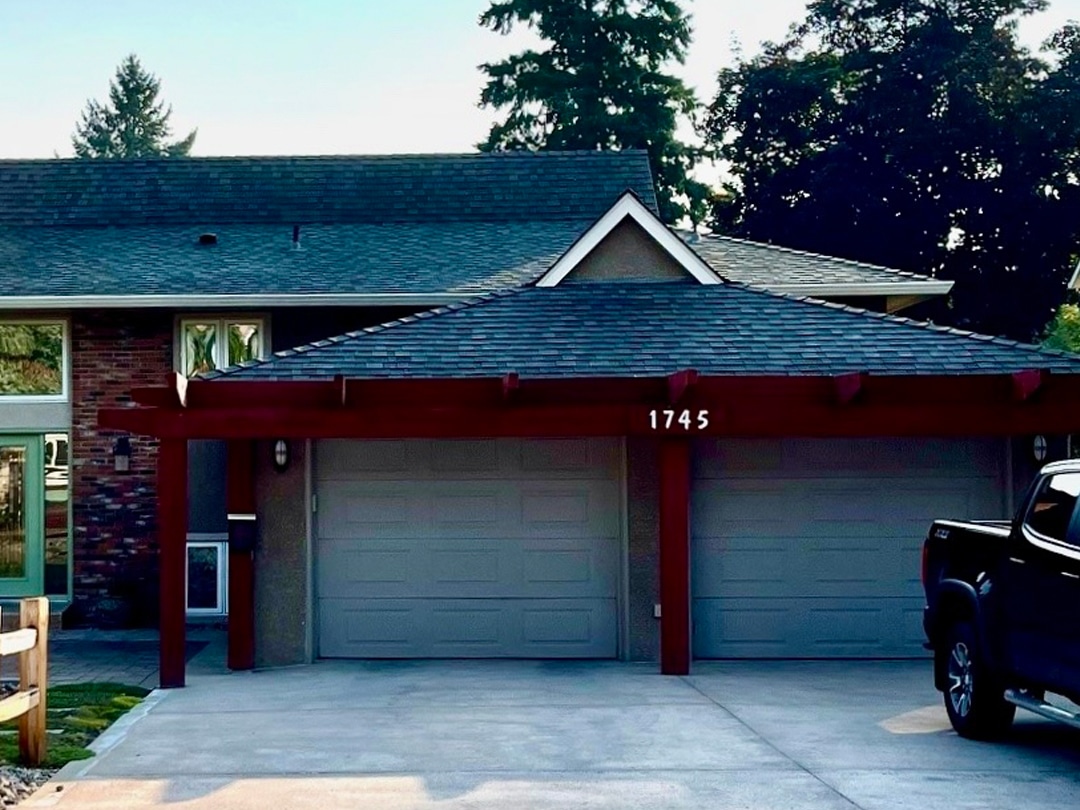 SC Mid-Century Modern Sandstone garage door featuring a classic mid-century design with a textured sandstone finish